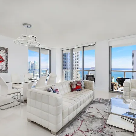Resort-Style Living With Direct Ocean Views - 3Br Beauty